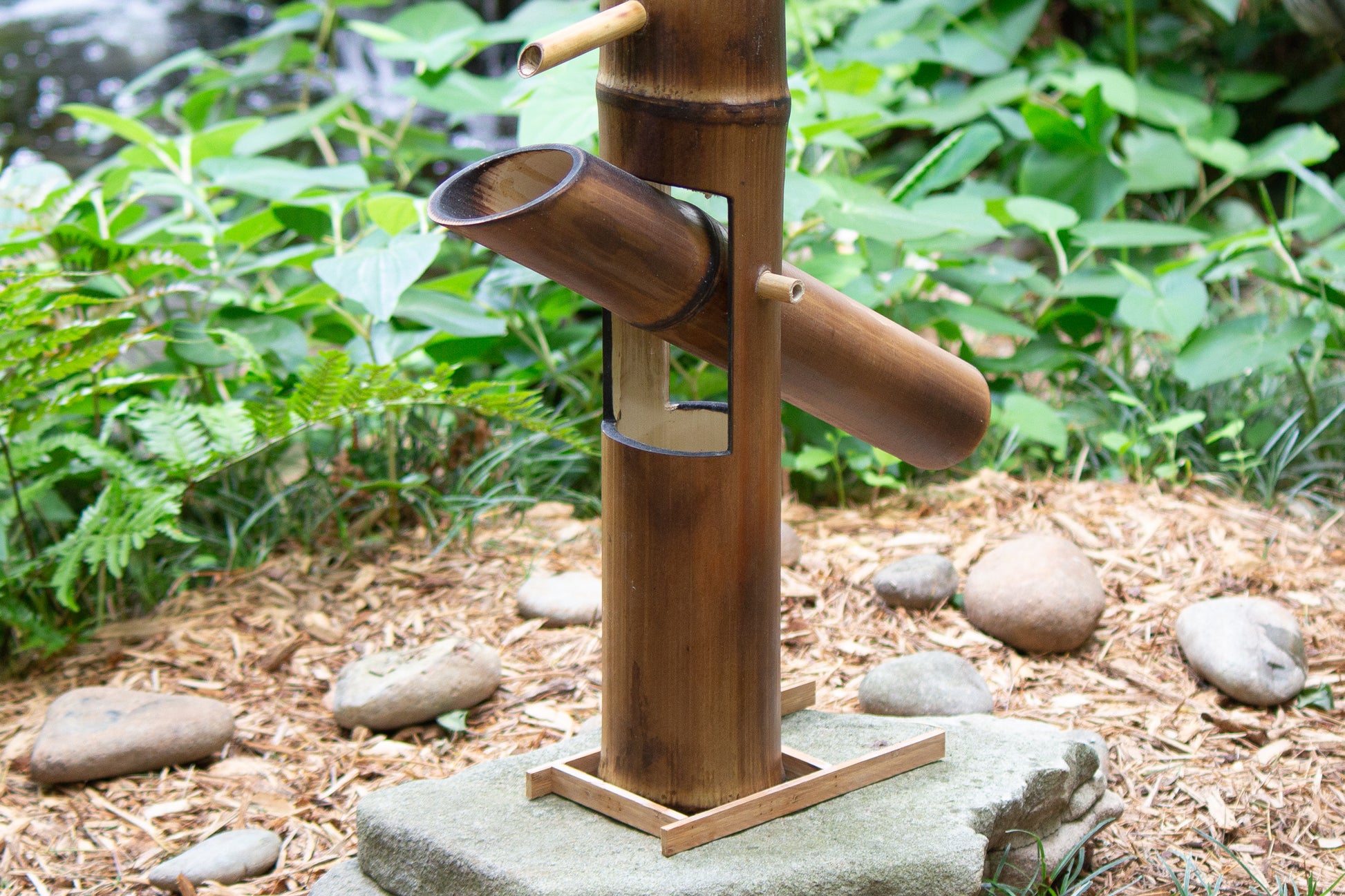 Shishi odoshi bamboo fountain with base