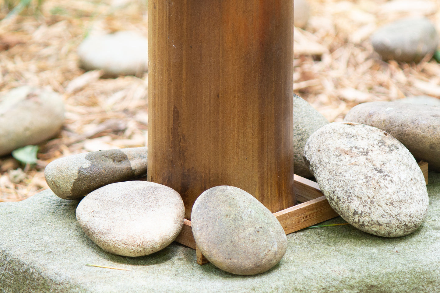 Shishi odoshi bamboo fountain with base